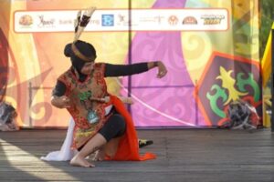 Tari Kinyah Mandau Tunggal Warnai Rawa Fest Ecotourism 2025 di Palangka Raya