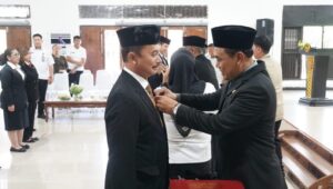 Pemko Palangka Raya Serahkan Satyalancana Karya Satya Kepada 256 ASN